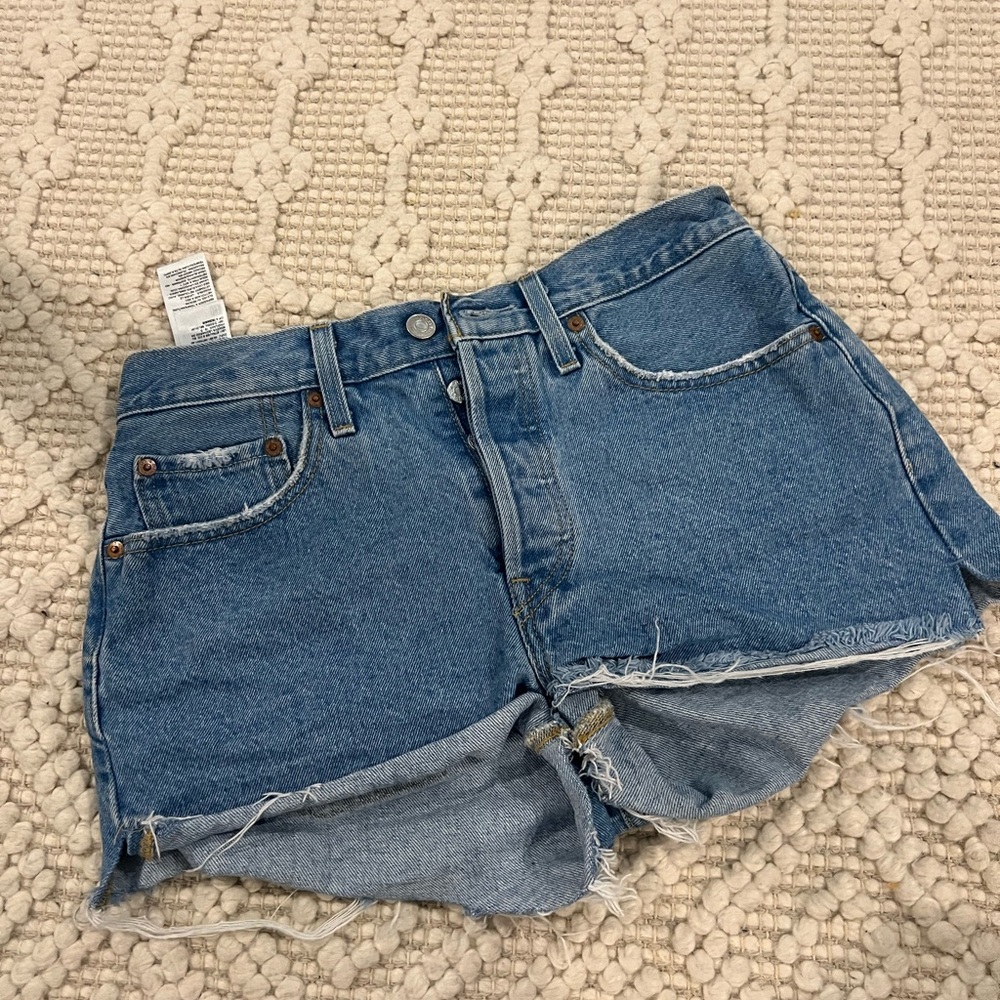 Levi's women Denim Blue Women's Shorts 501 size 27 medium wash